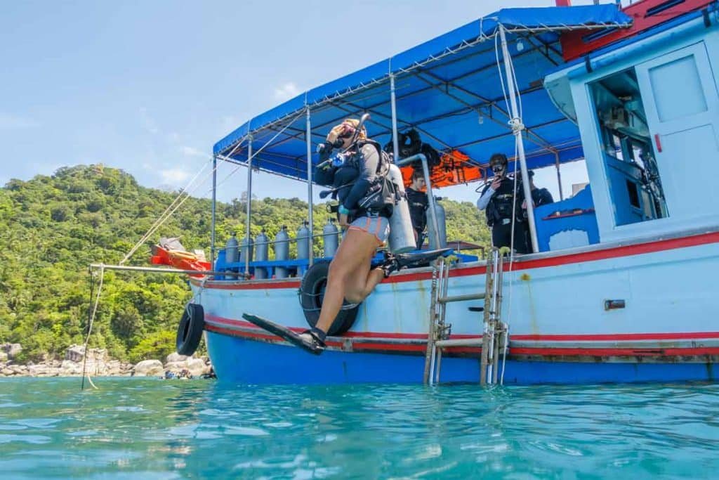 diver-jumping-off-the-boat