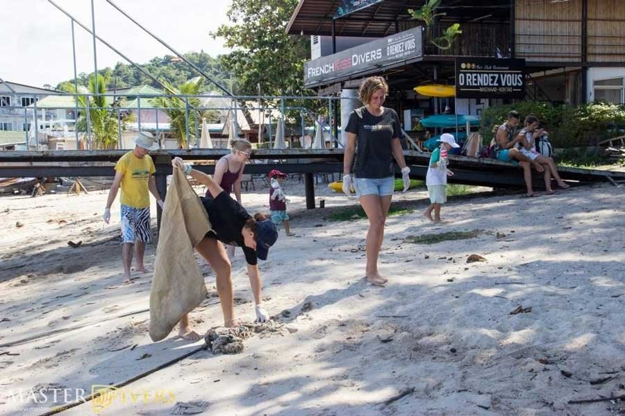 beach-cleanup-koh-tao