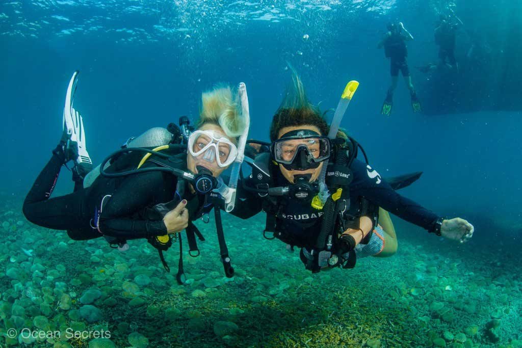 dive-buddies-smiling