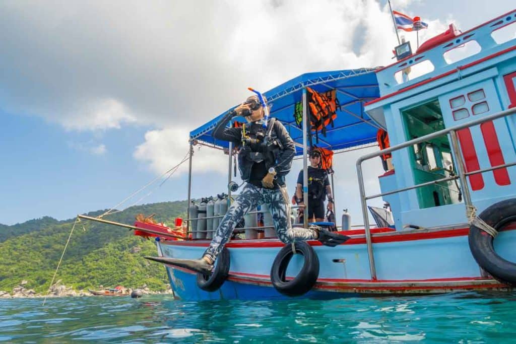 diver-giant-stride-koh-tao