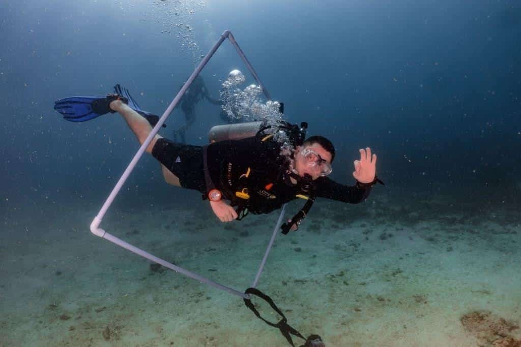 diver-practicing-buoyancy