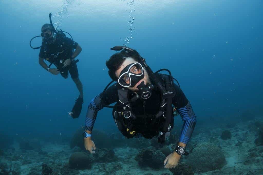 diver-pulling-silly-face