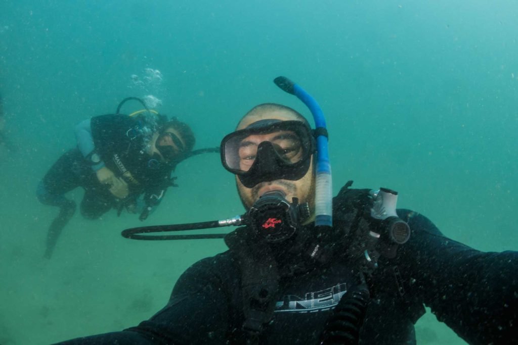 diver-selfie-buddi-in-the-background