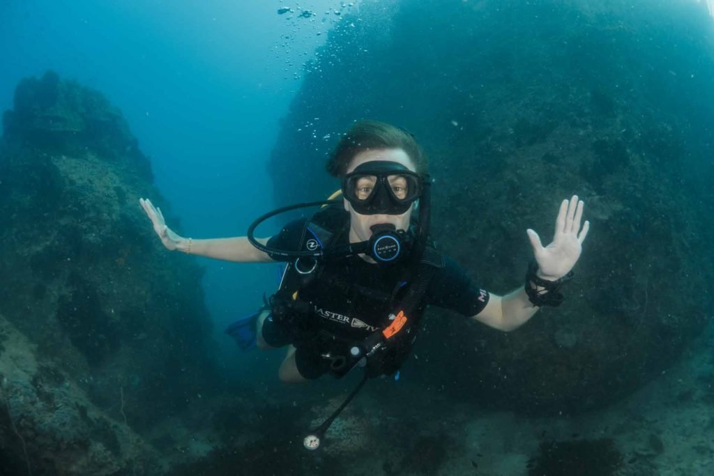 diver-smiling-under-water