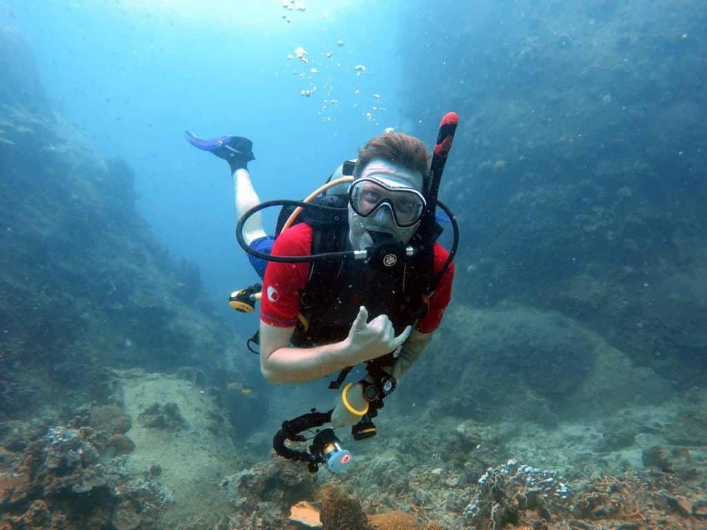 diver-with-red-shirt-smiling