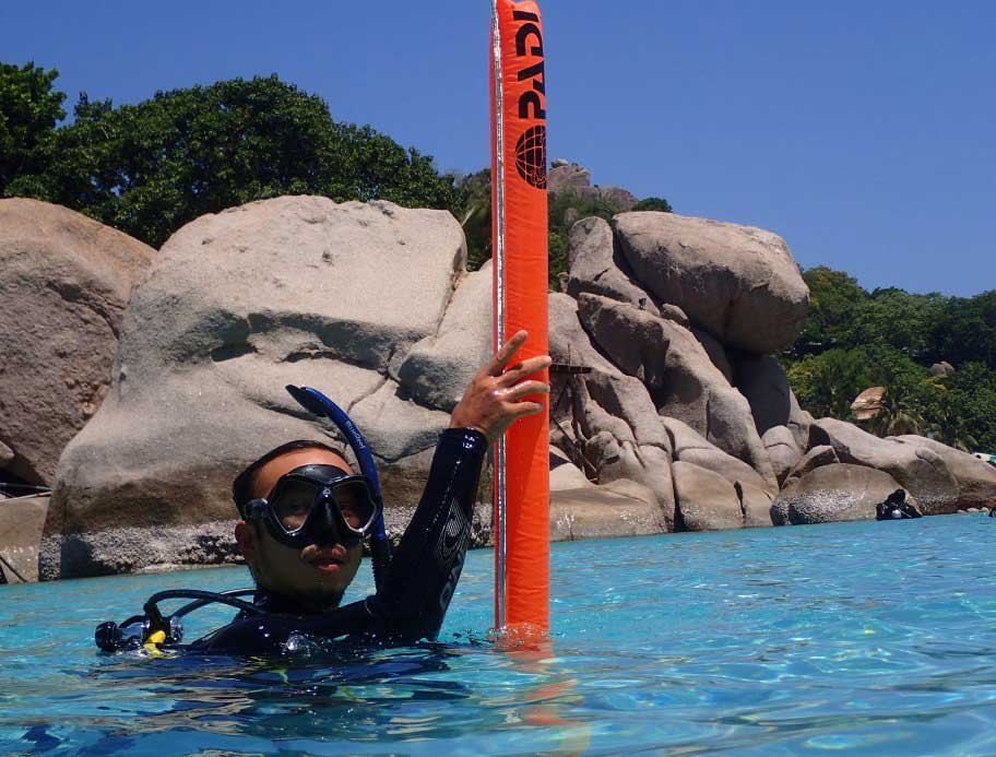 diver-with-surface-marker