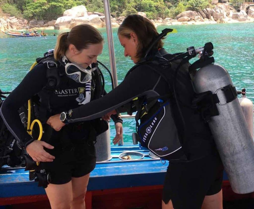 divers-during-safety-check