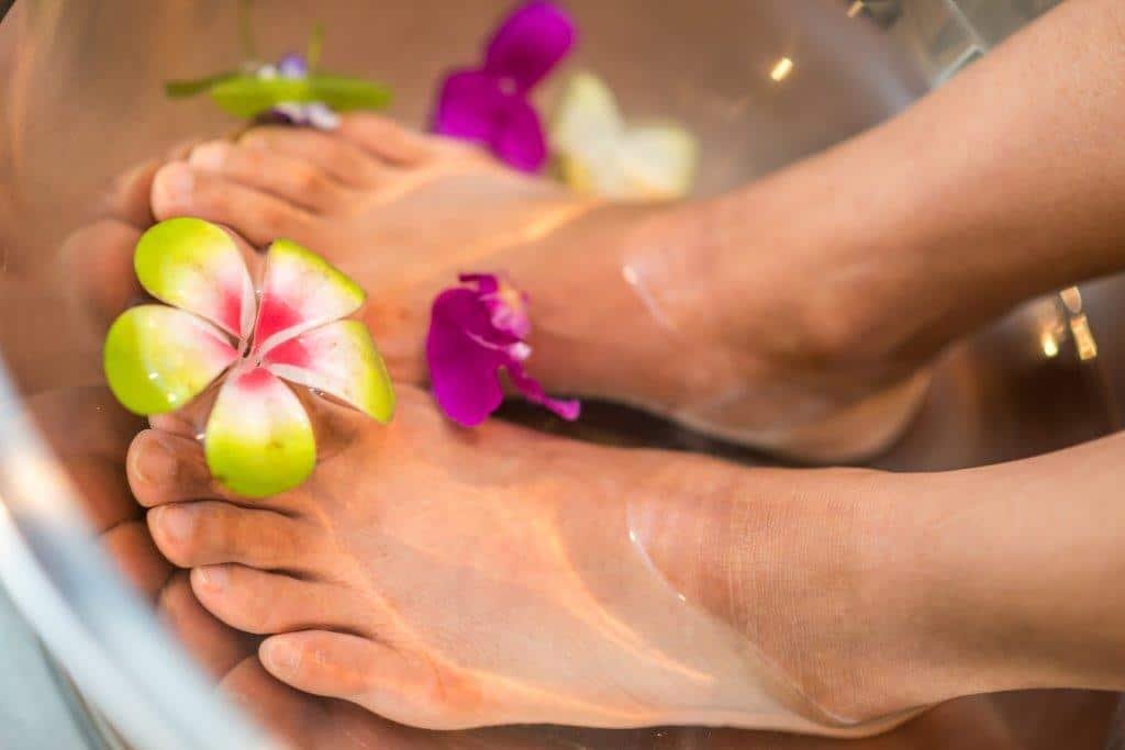 foot-spa-tropical-flower