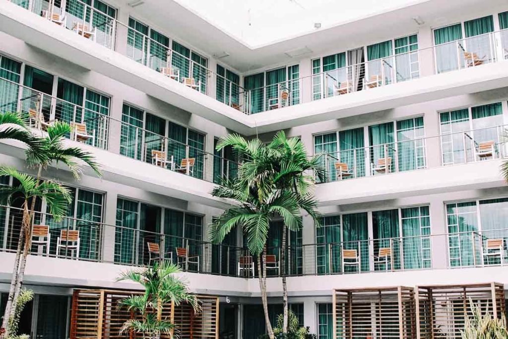 green-hotel-with-palmtrees