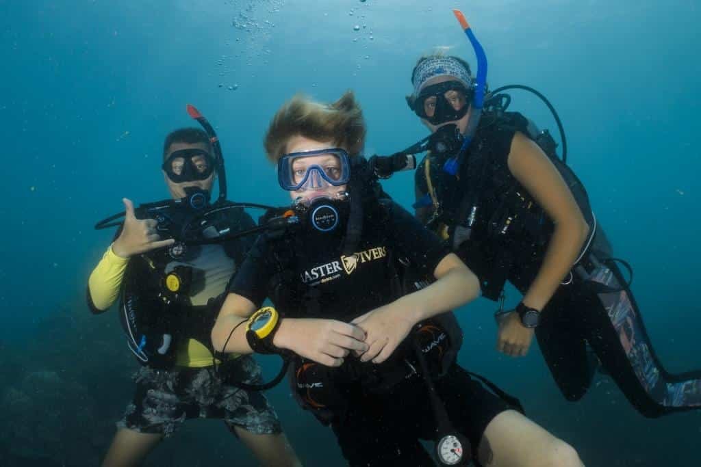 group-of-divers-koh-tao