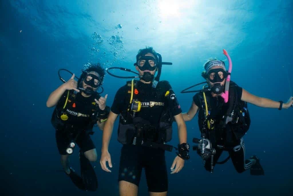 group-of-divers-white-rock