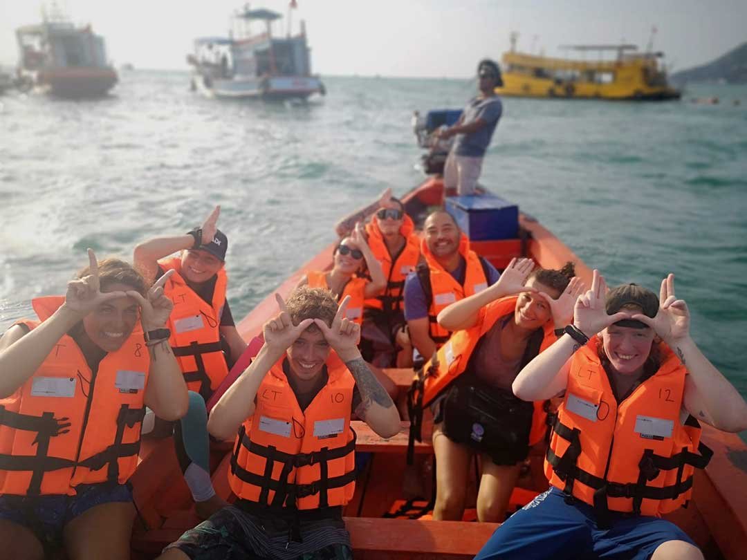 happy-divers-after-spotting-a-whaleshark