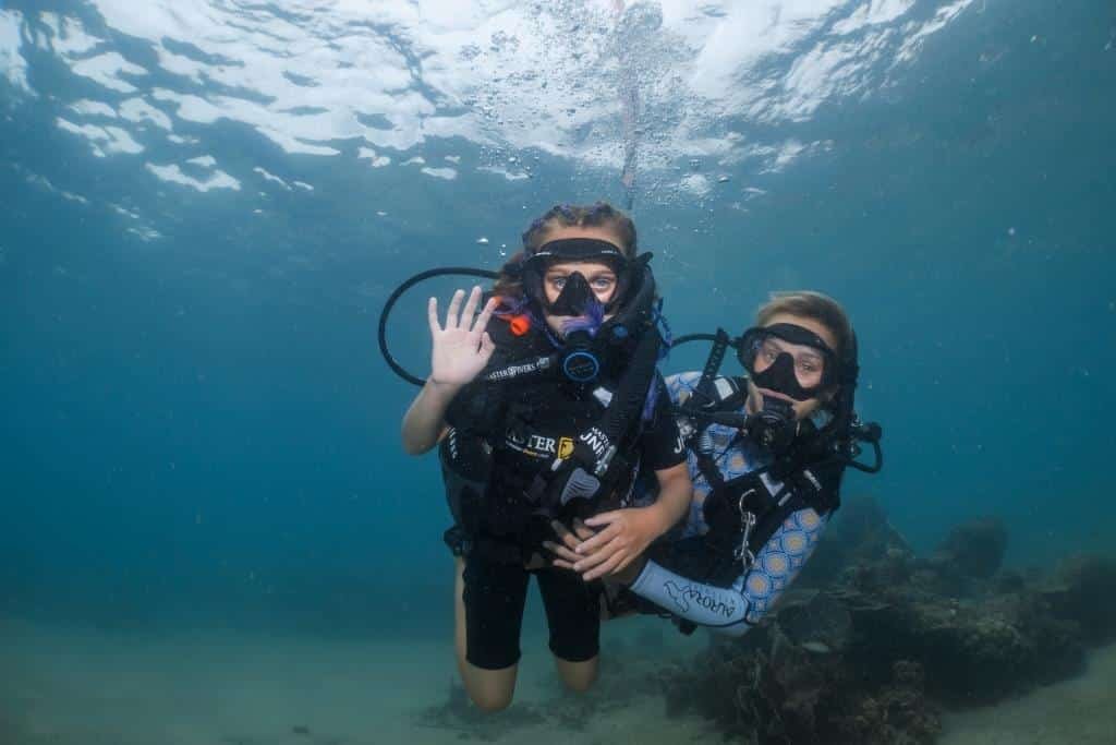 instructor-with-junior-diver