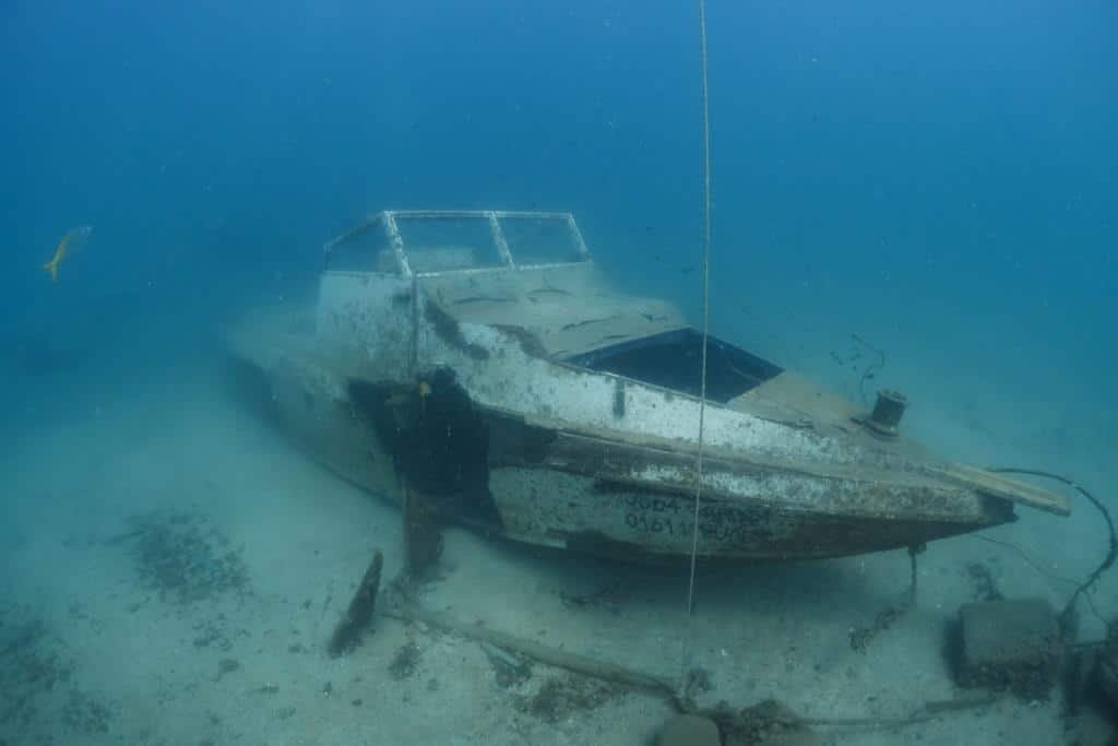 speedboat-wreck-at-junkyard-koh-tao