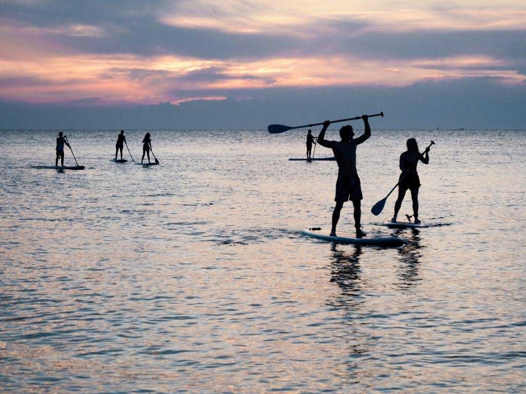 sup-paddleboarding-friends-shallow-bay