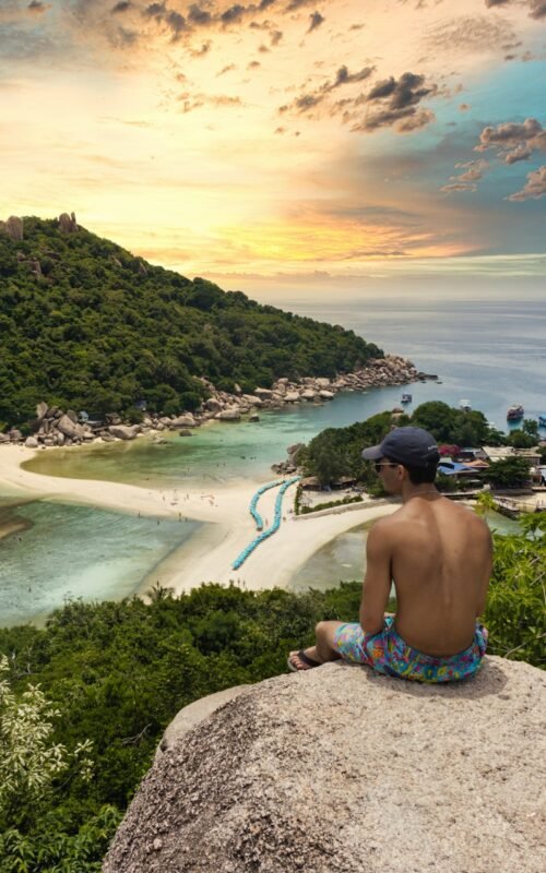 Uncover the Underwater World: Master Divers&#8217; Top Dive Sites in Koh Tao