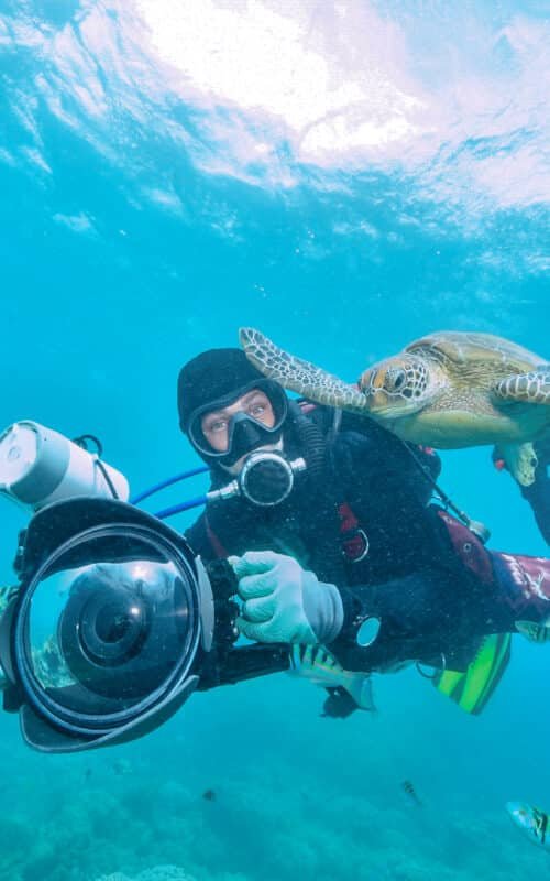 Dive into Underwater Videography: Master Divers&#8217; Guide to Capturing Stunning Underwater Experiences