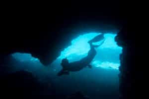 Master Divers' Guide to Night Diving: Experience the Mystical Beauty of the Underwater Realm after Dark