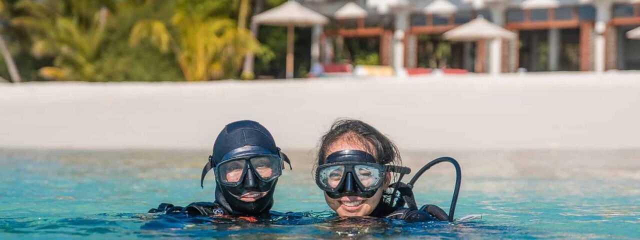 rayyu-maldives-c4N4mrrWFUM-unsplash diving on a beach