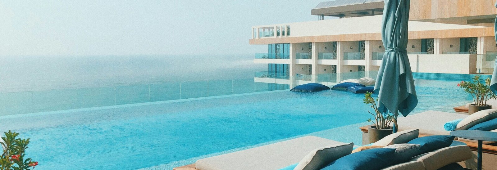 yuliya-pankevich-oyxsG2Lh_uA-unsplash pool shot of resort